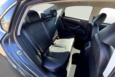 2017 Volkswagen Passat R-Line w/Comfort Pkg