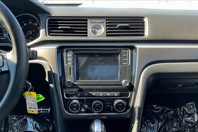 2017 Volkswagen Passat R-Line w/Comfort Pkg