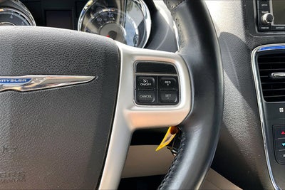 2014 Chrysler Town & Country Touring