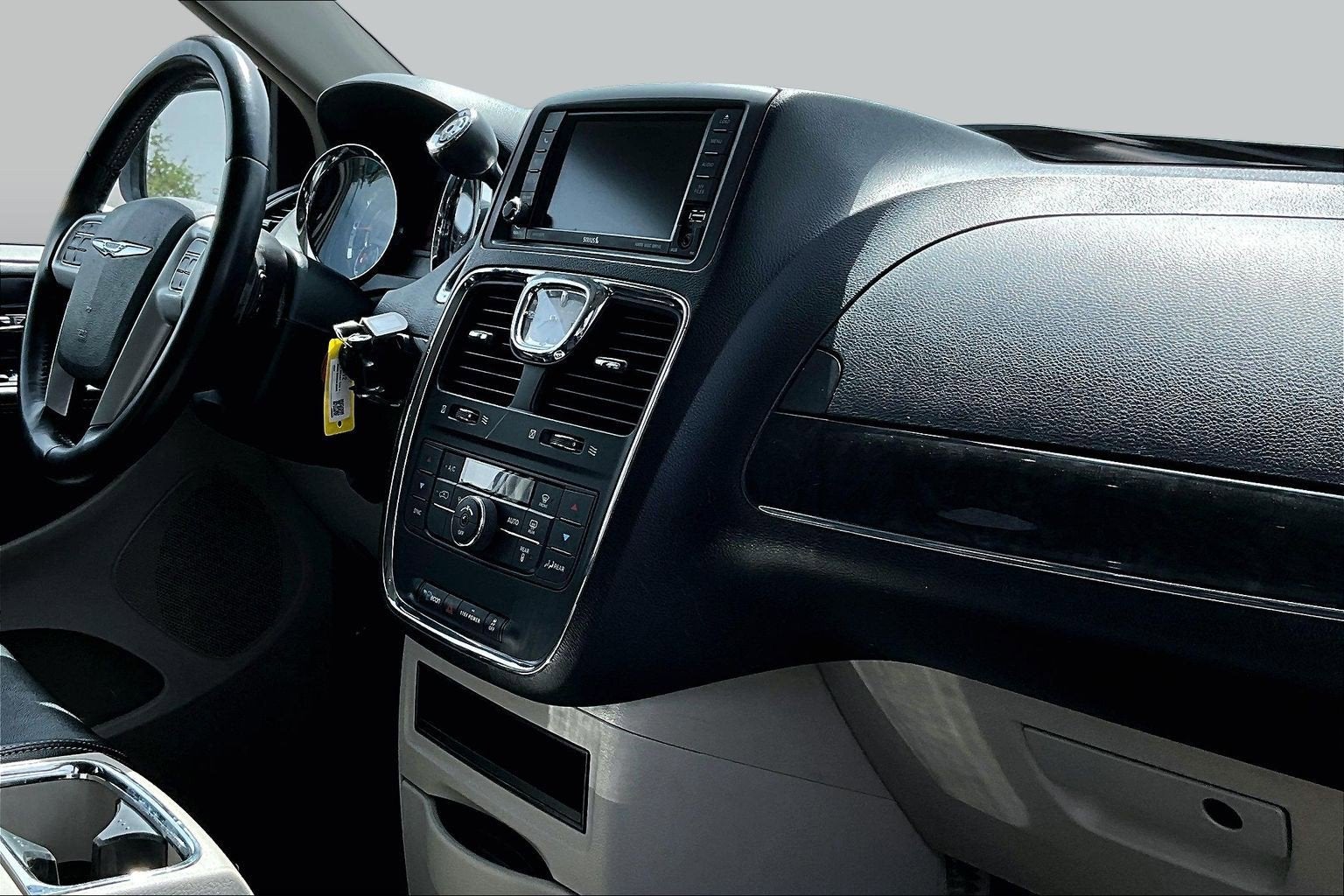 2014 Chrysler Town & Country Touring