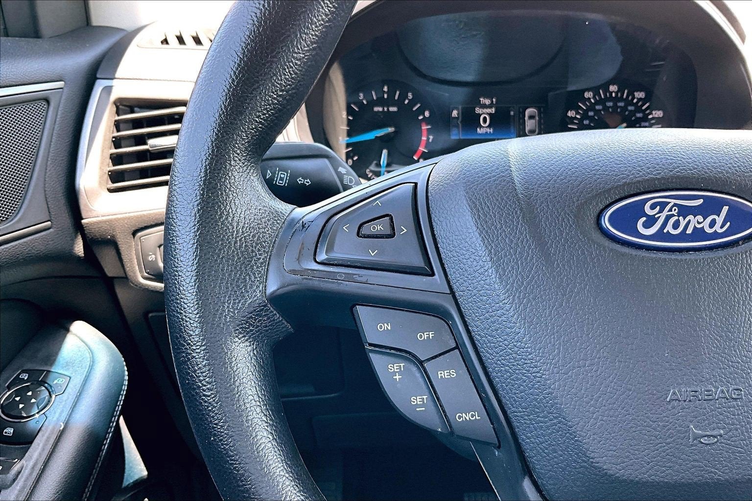 2020 Ford Edge SE - Photo 18