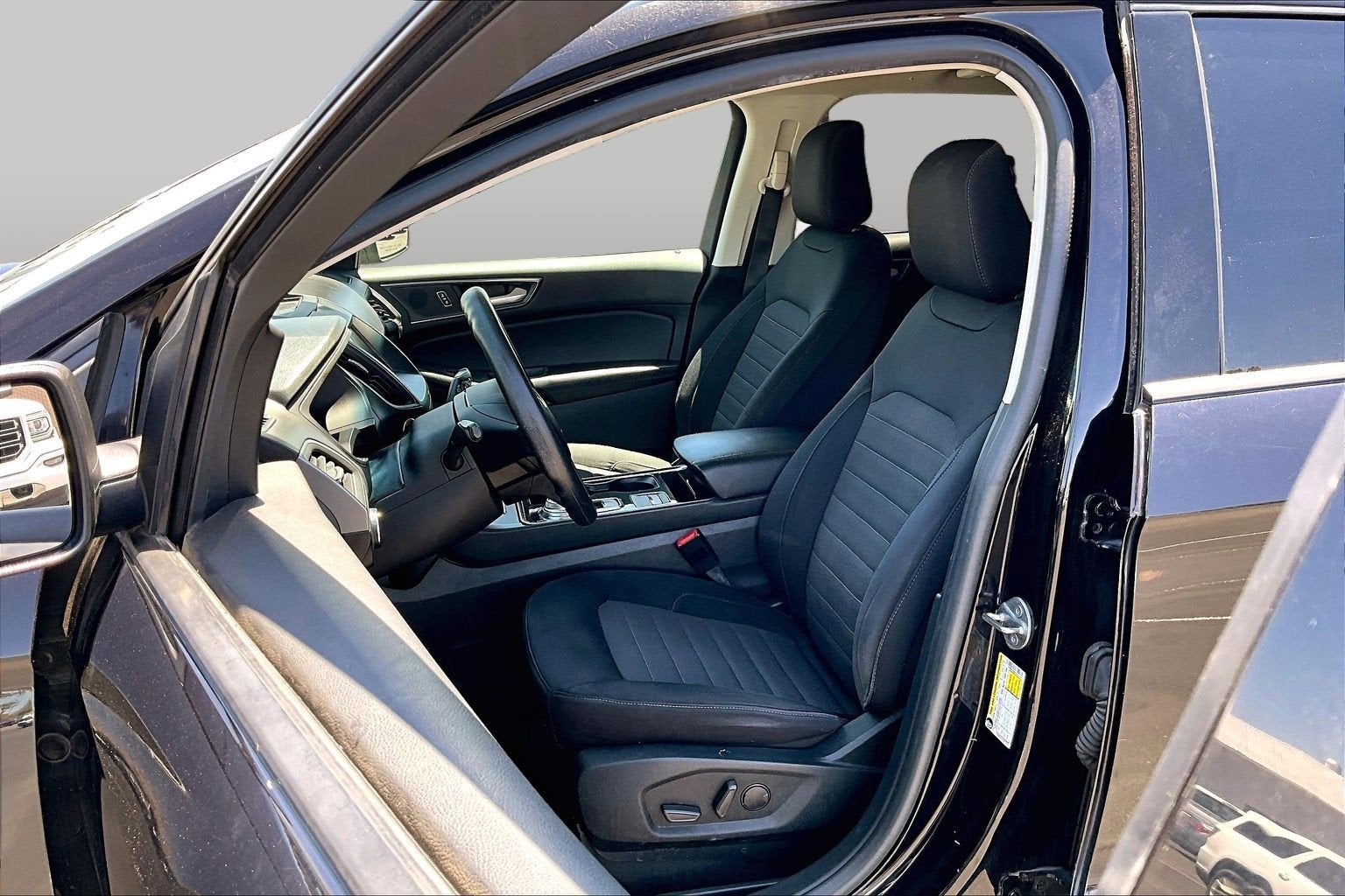 2020 Ford Edge SE - Photo 23