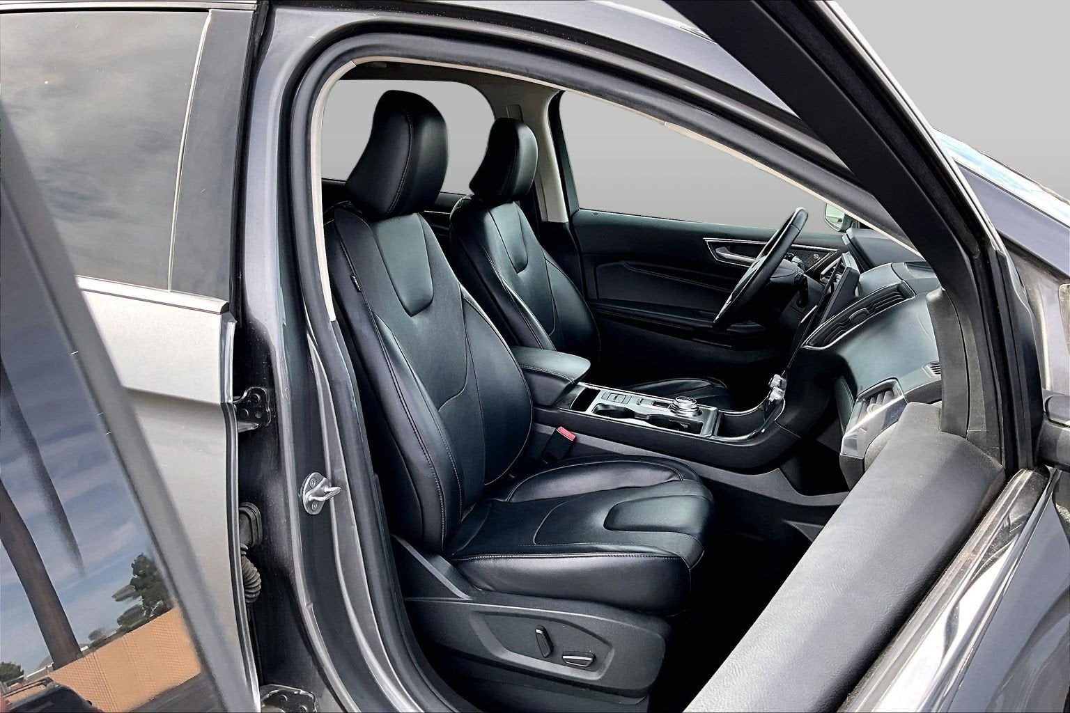 2022 Ford Edge Titanium