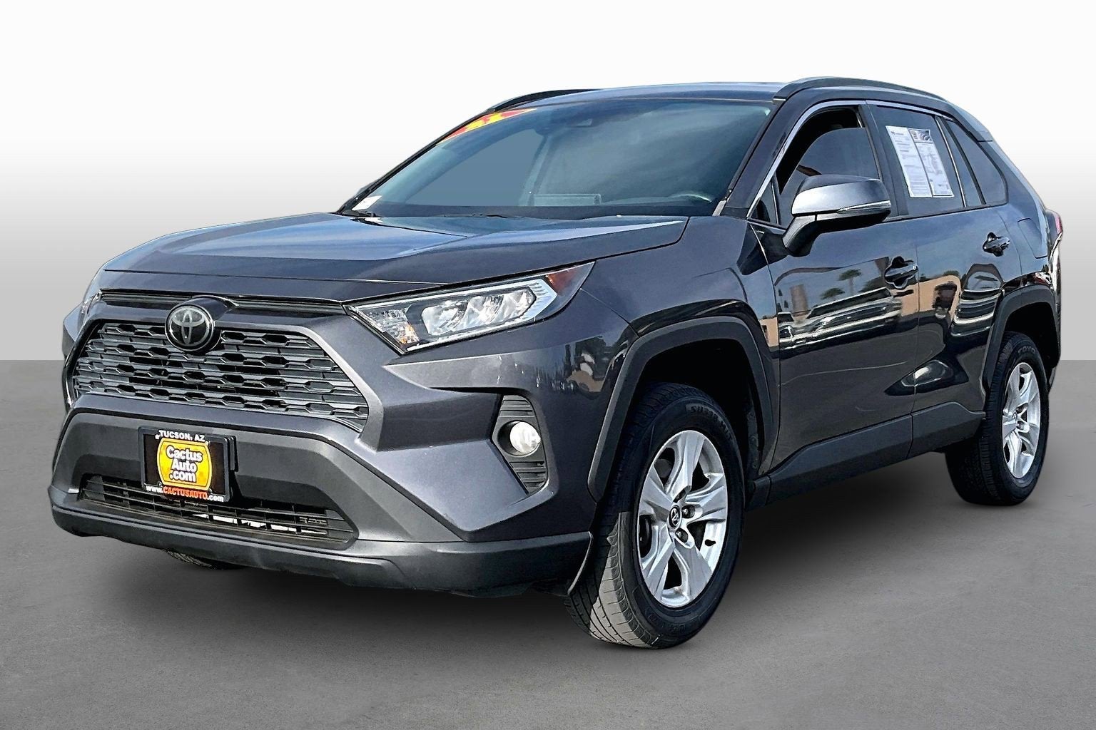 2021 Toyota RAV4 XLE FWD's photo