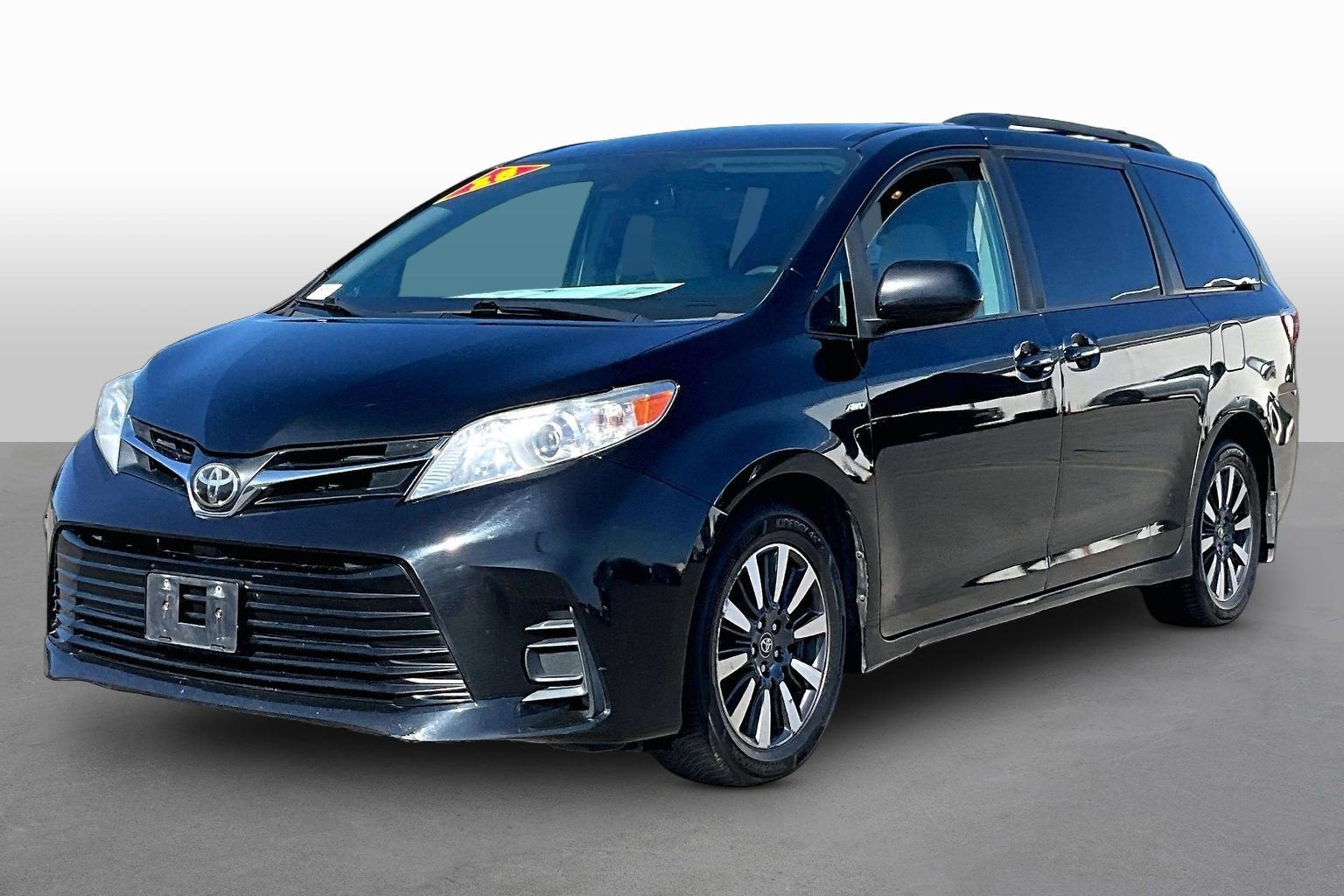 2018 Toyota Sienna LE V6 AWD 7-Passenger's photo