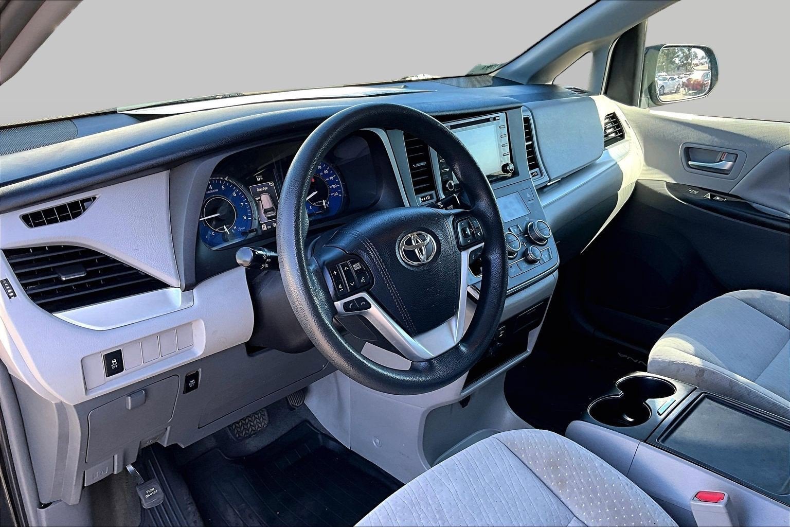 2018 Toyota Sienna LE