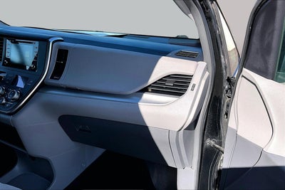 2018 Toyota Sienna LE