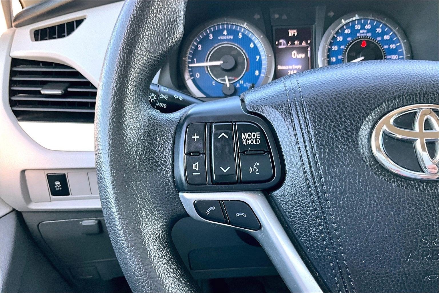 2018 Toyota Sienna LE