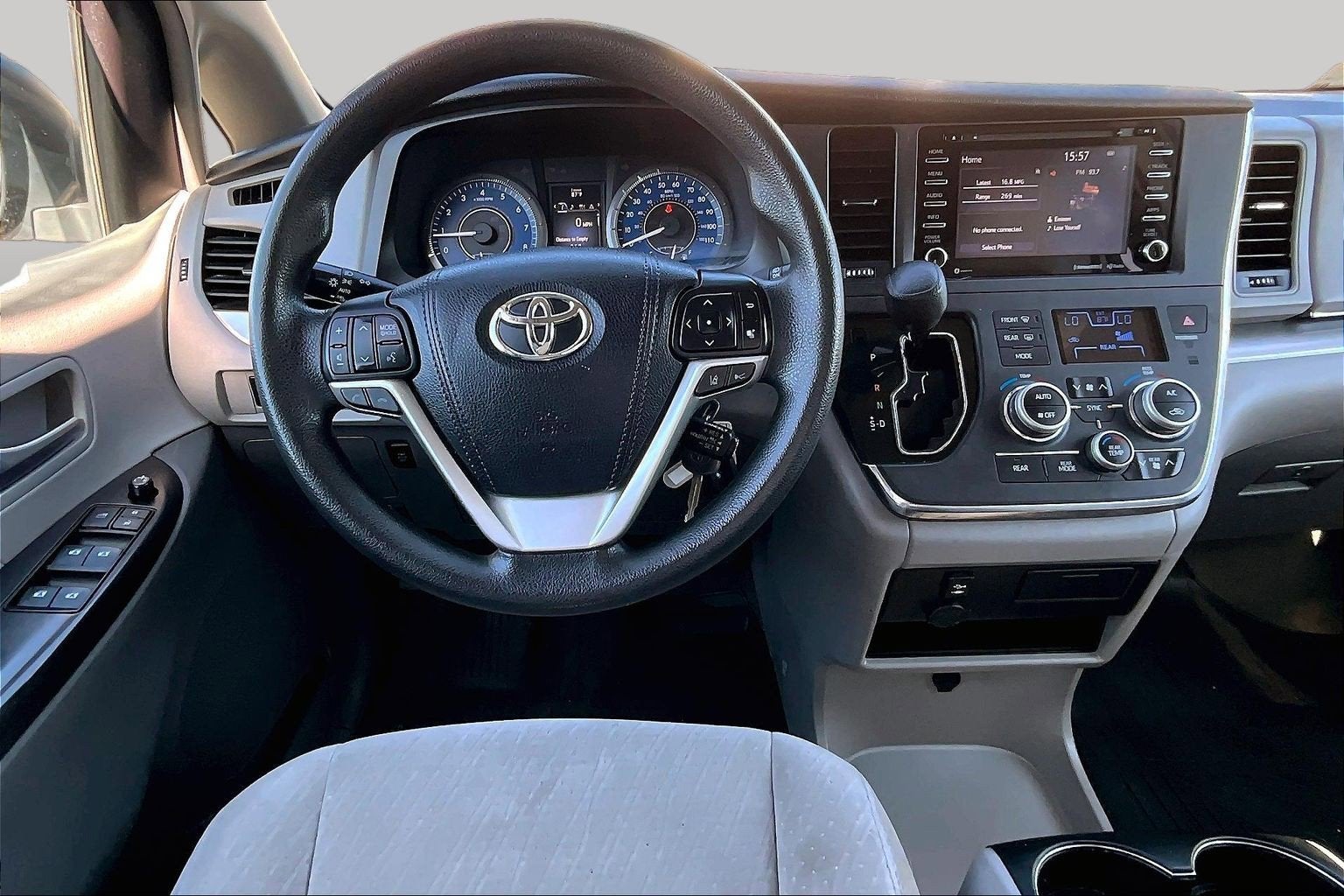 2018 Toyota Sienna LE