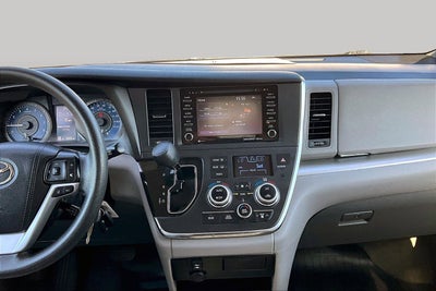 2018 Toyota Sienna LE