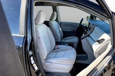 2018 Toyota Sienna LE