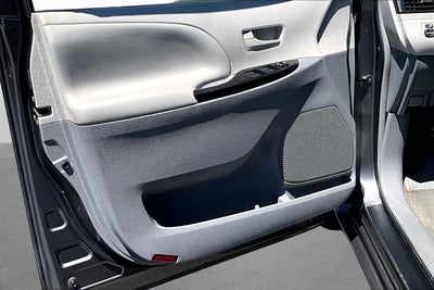 2014 Toyota Sienna LE AAS