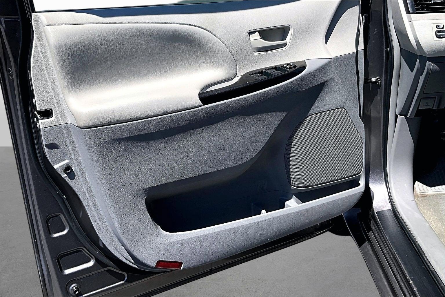 2014 Toyota Sienna LE AAS