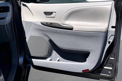 2014 Toyota Sienna LE AAS