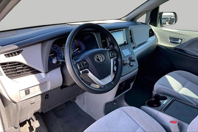 2019 Toyota Sienna LE