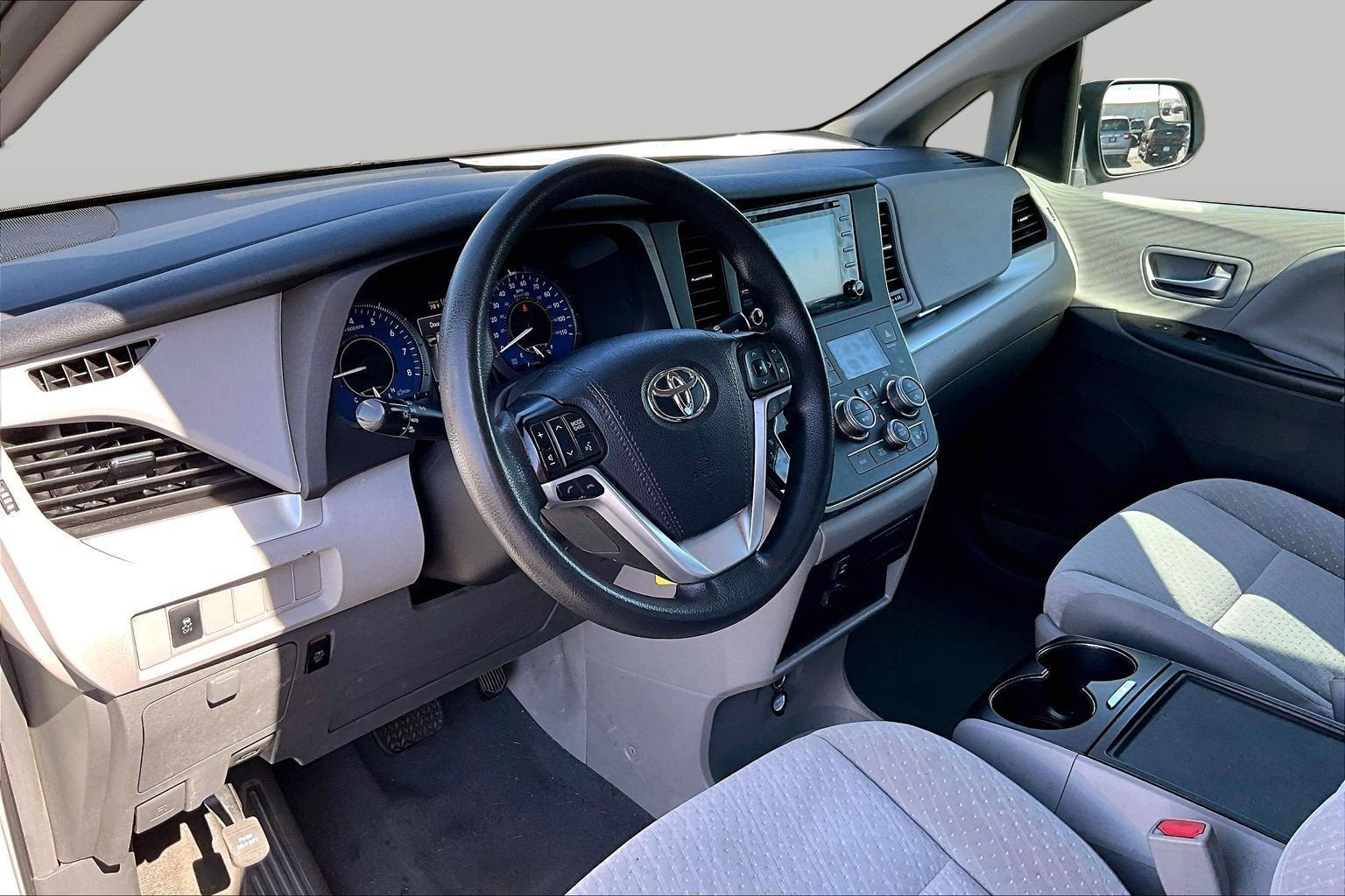 2019 Toyota Sienna LE