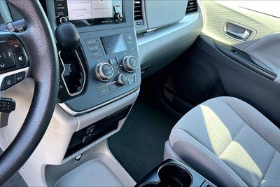 2019 Toyota Sienna LE