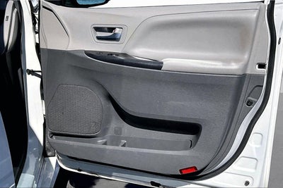 2019 Toyota Sienna LE