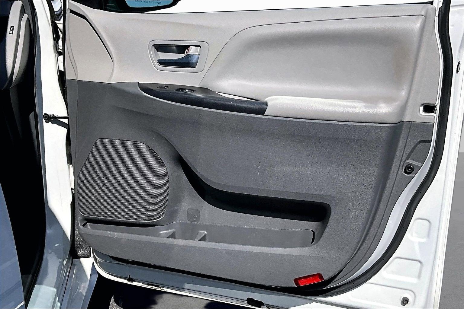 2019 Toyota Sienna LE