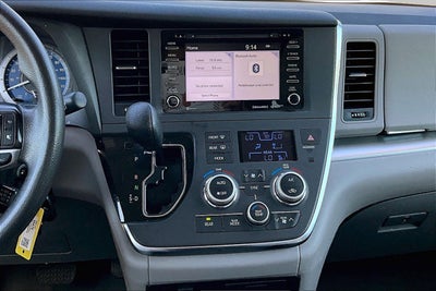 2019 Toyota Sienna LE