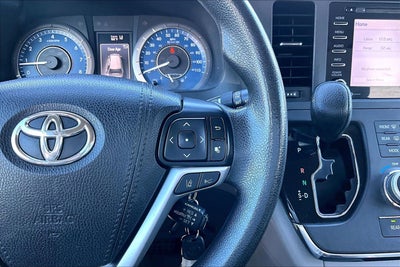 2018 Toyota Sienna LE Auto Access Seat