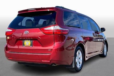 2018 Toyota Sienna LE Auto Access Seat