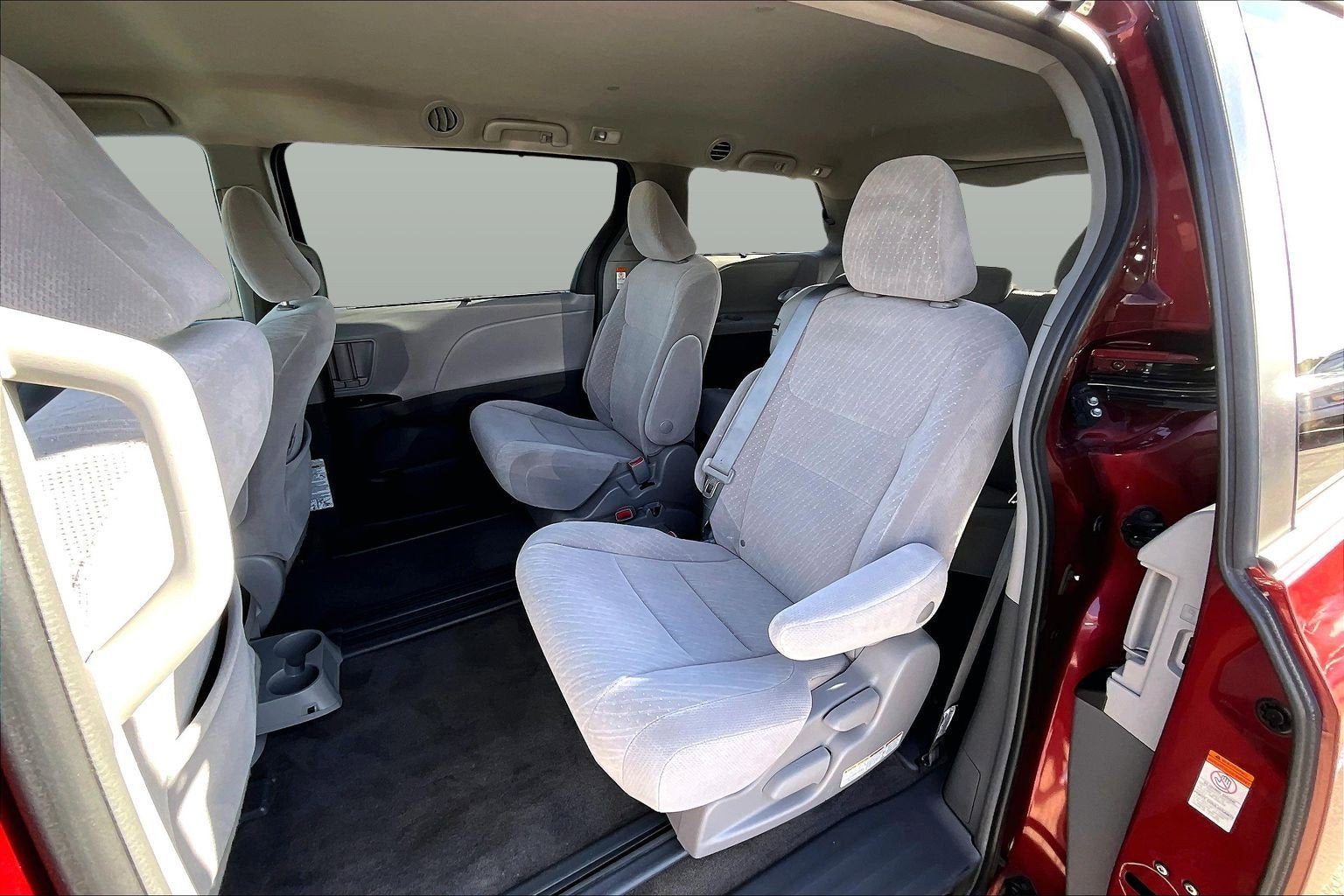 2018 Toyota Sienna LE Auto Access Seat