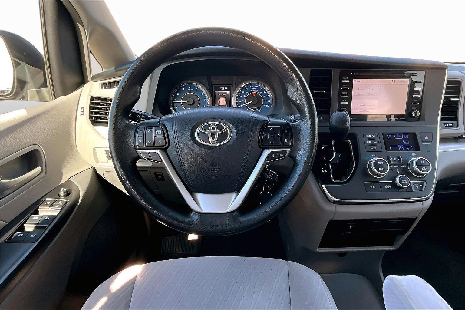 2018 Toyota Sienna LE Auto Access Seat
