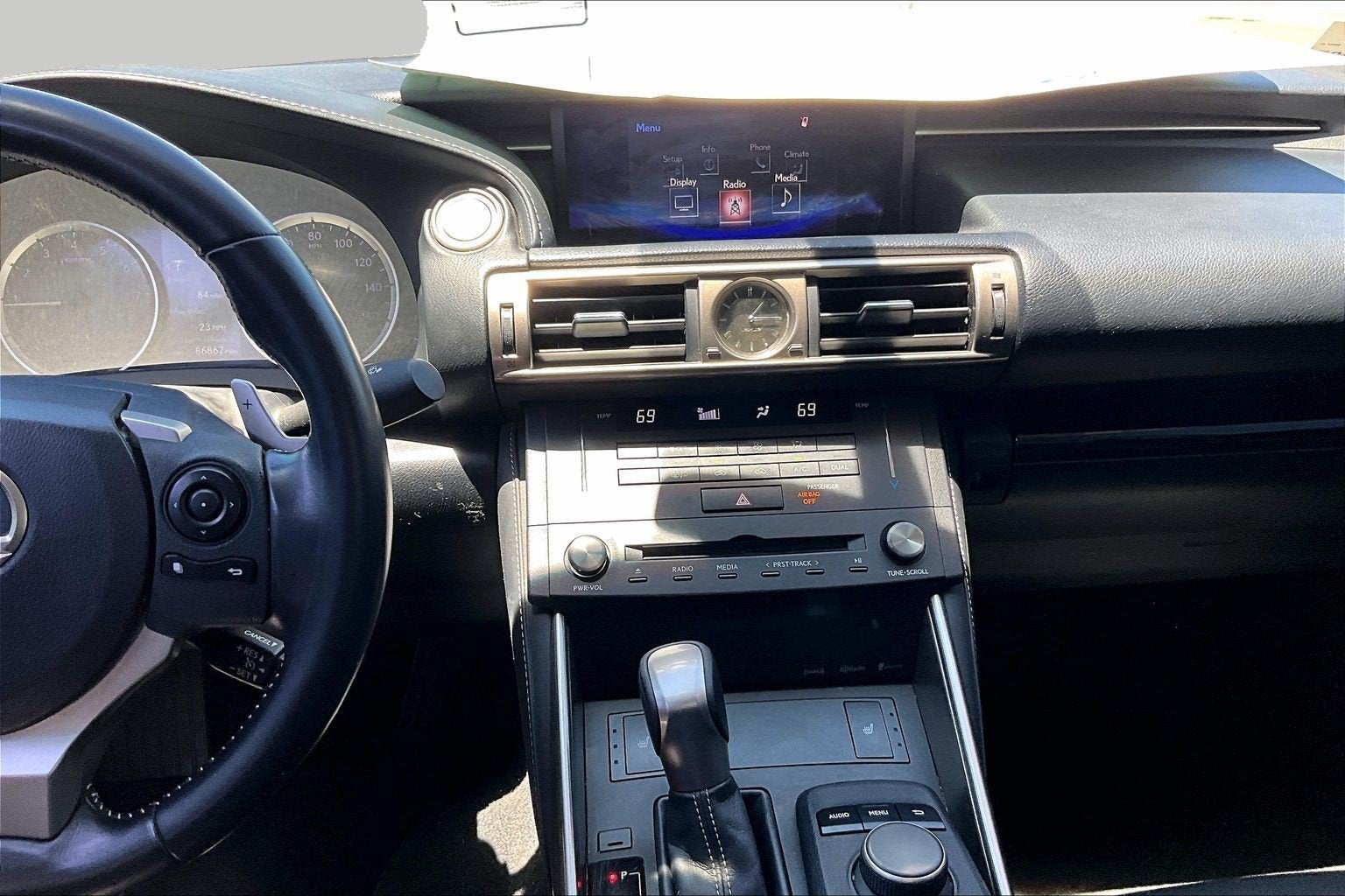 2016 Lexus IS 300 - Photo 6