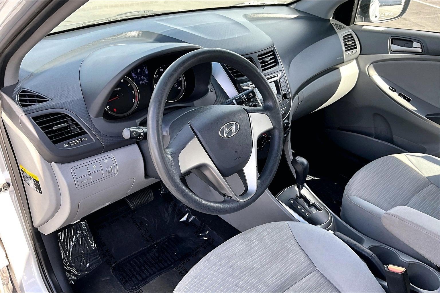 2016 Hyundai Accent SE - Photo 11