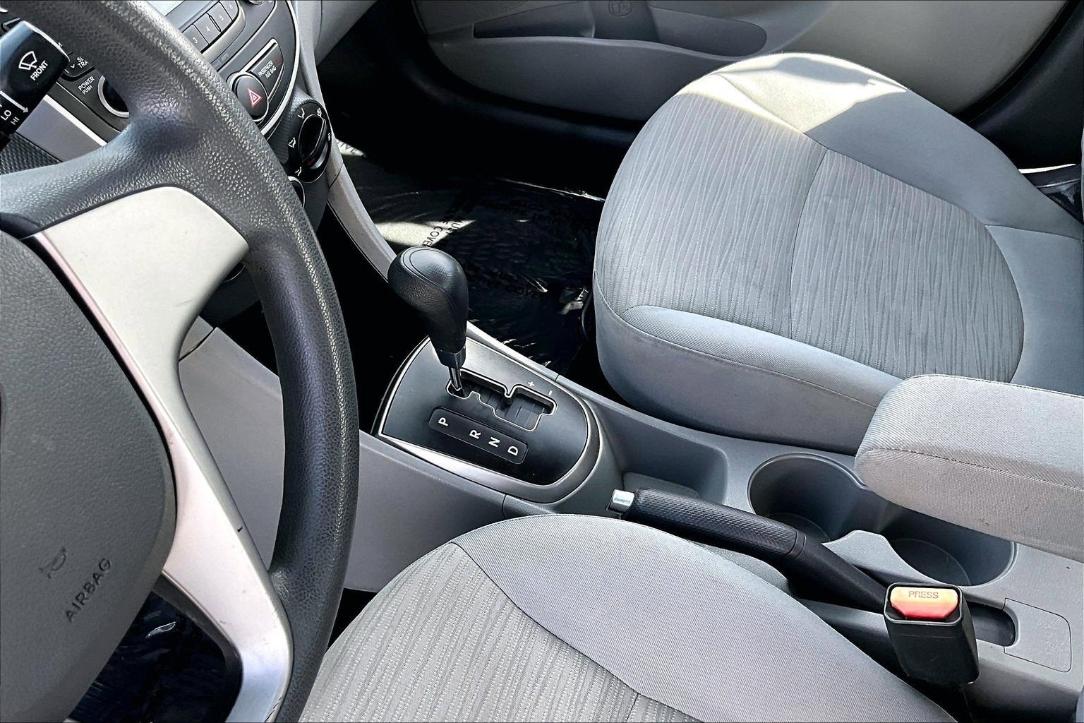 2016 Hyundai Accent SE - Photo 12