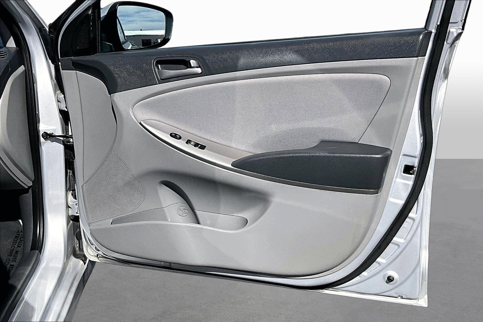 2016 Hyundai Accent SE - Photo 16