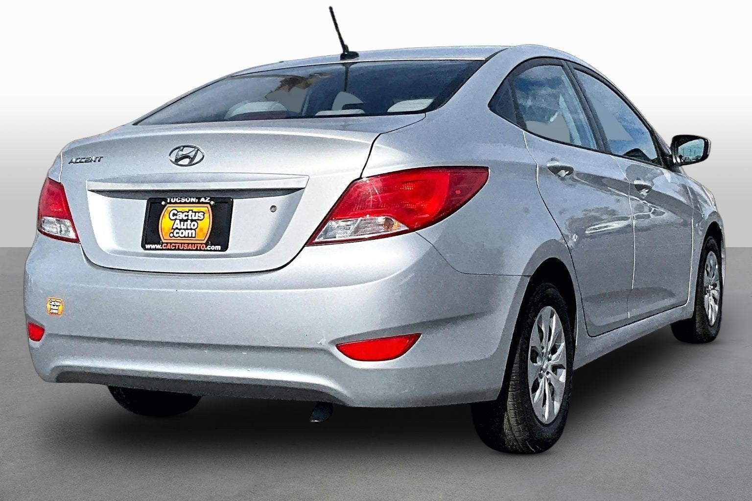 2016 Hyundai Accent SE - Photo 2