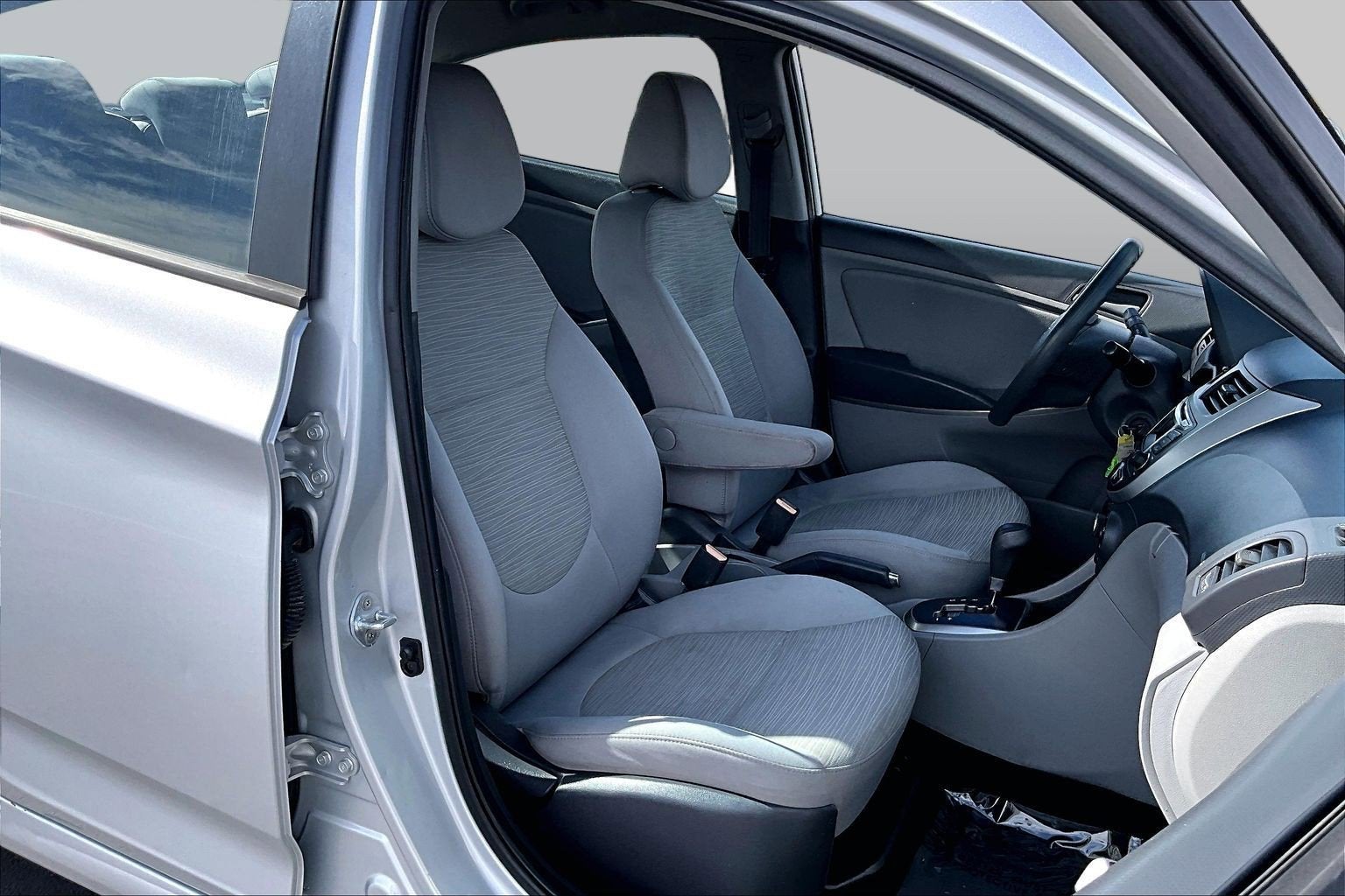2016 Hyundai Accent SE - Photo 7