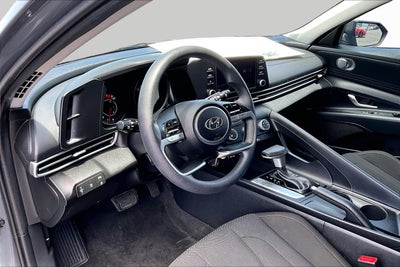 2023 Hyundai Elantra SE