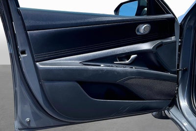 2023 Hyundai Elantra SE