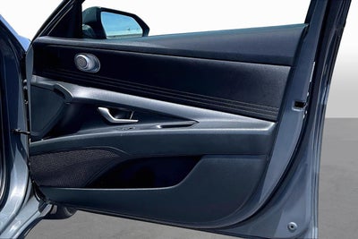 2023 Hyundai Elantra SE