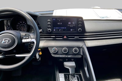 2023 Hyundai Elantra SE