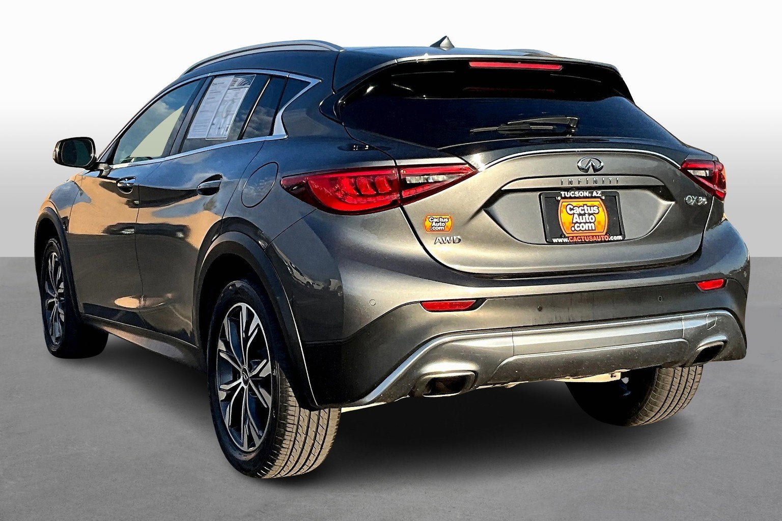 2017 INFINITI QX30 Premium