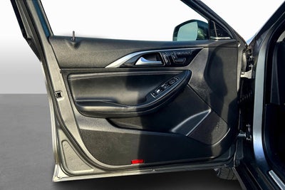 2017 INFINITI QX30 Premium