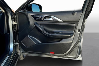 2017 INFINITI QX30 Premium