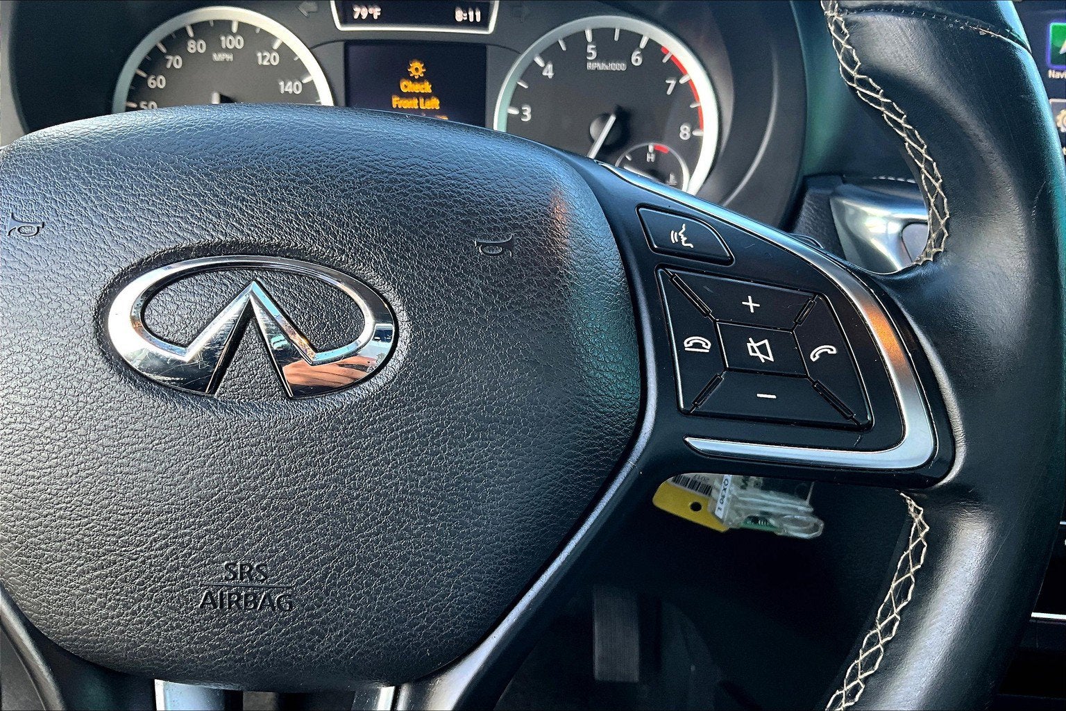 2017 INFINITI QX30 Premium