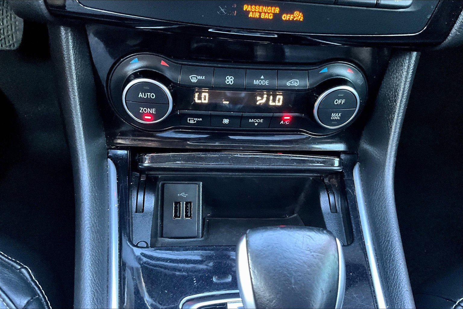 2017 INFINITI QX30 Premium