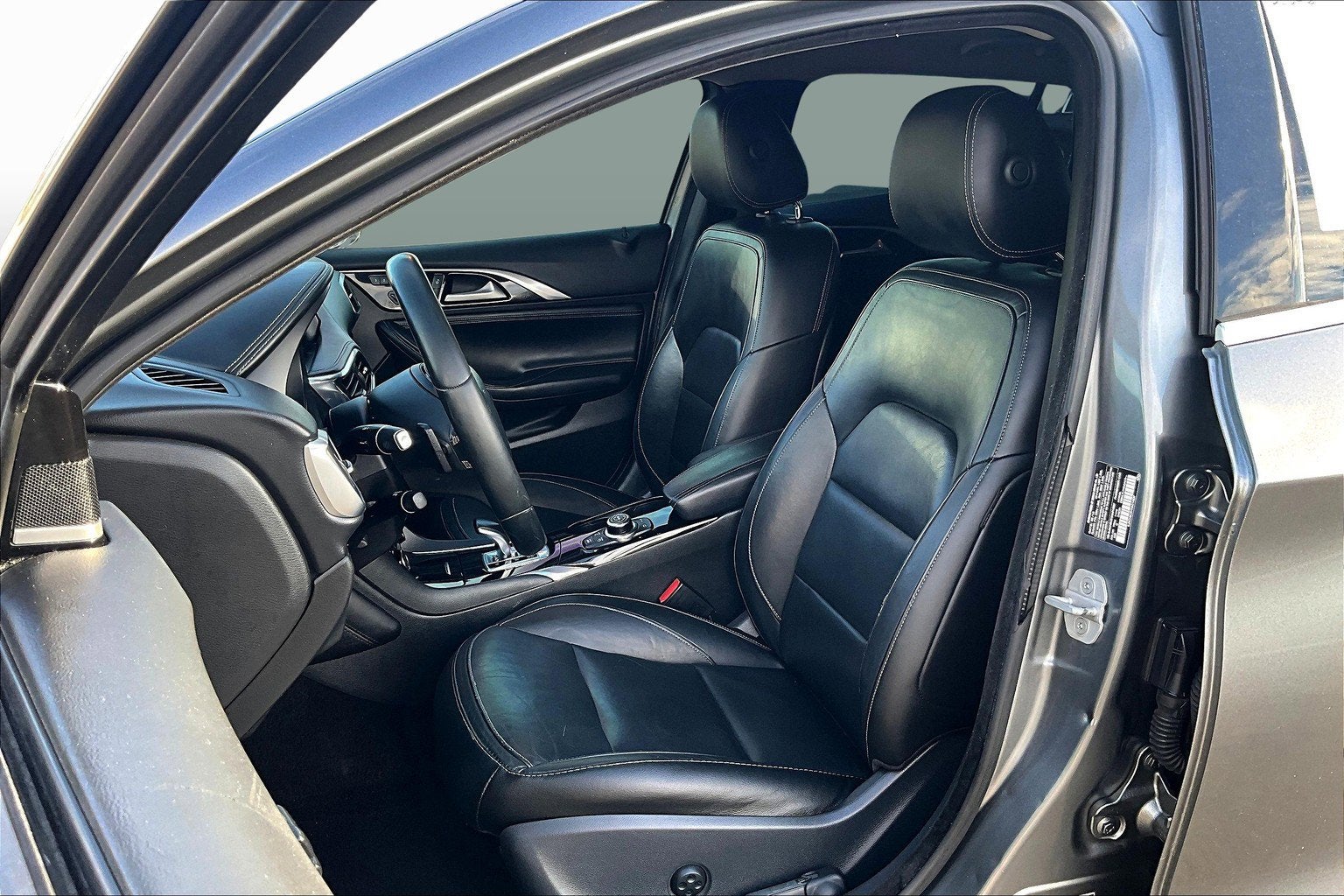 2017 INFINITI QX30 Premium