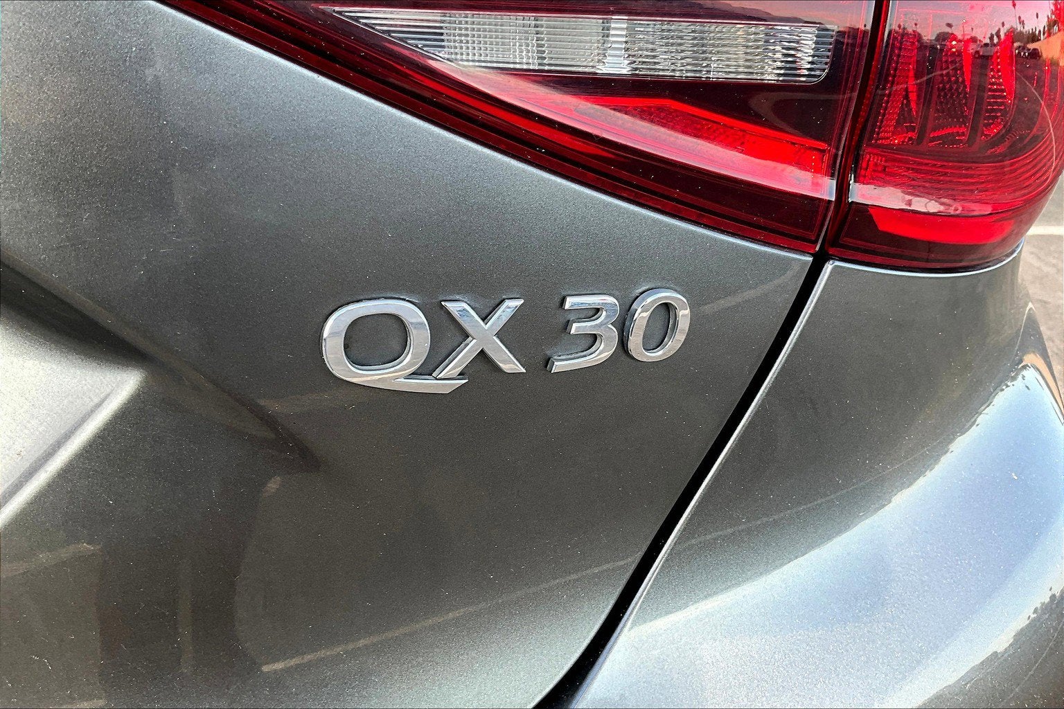 2017 INFINITI QX30 Premium