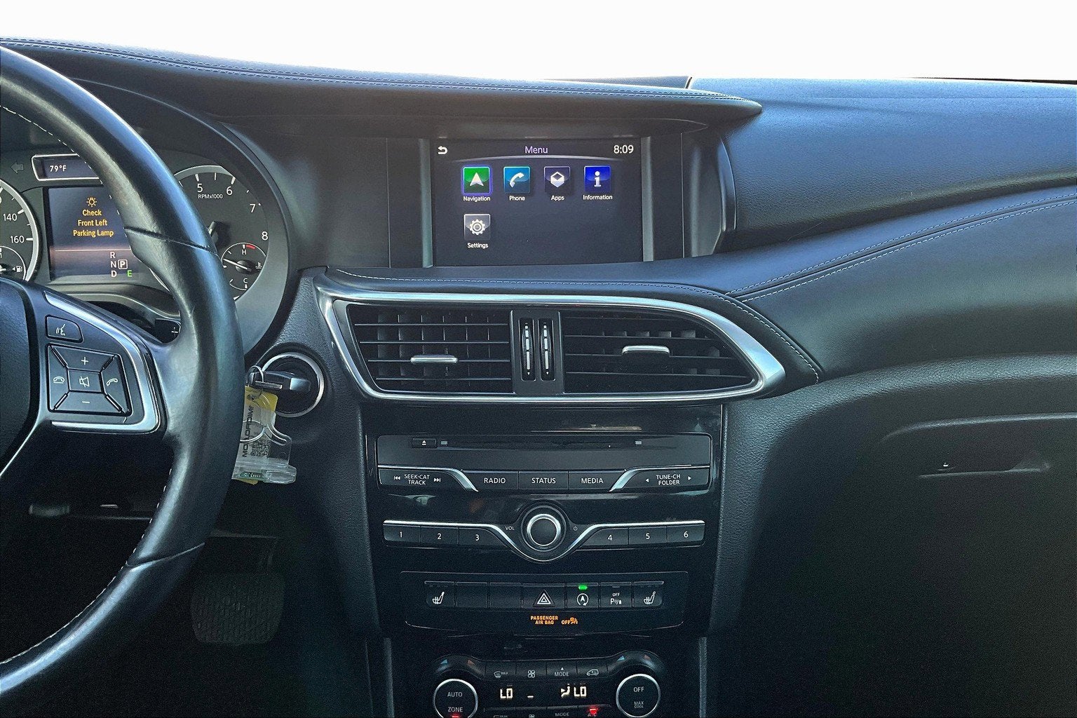 2017 INFINITI QX30 Premium